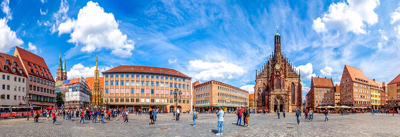Nürnberger Hauptmarkt mit Frauenkirche – Panorama der Altstadt
